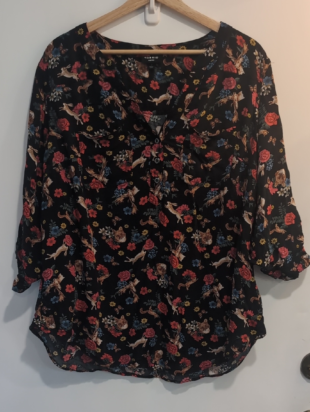 Torrid Harper Black Floral & Woodland Animal Novelty Popover Blouse Sz 1 (14/16)